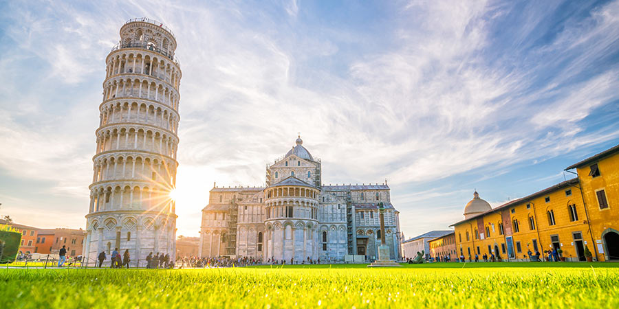 Visiting the famous landmarks of Pisa